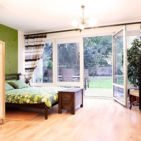 Lovely Garden Flat Near Royal Park Warsawa Ruang foto