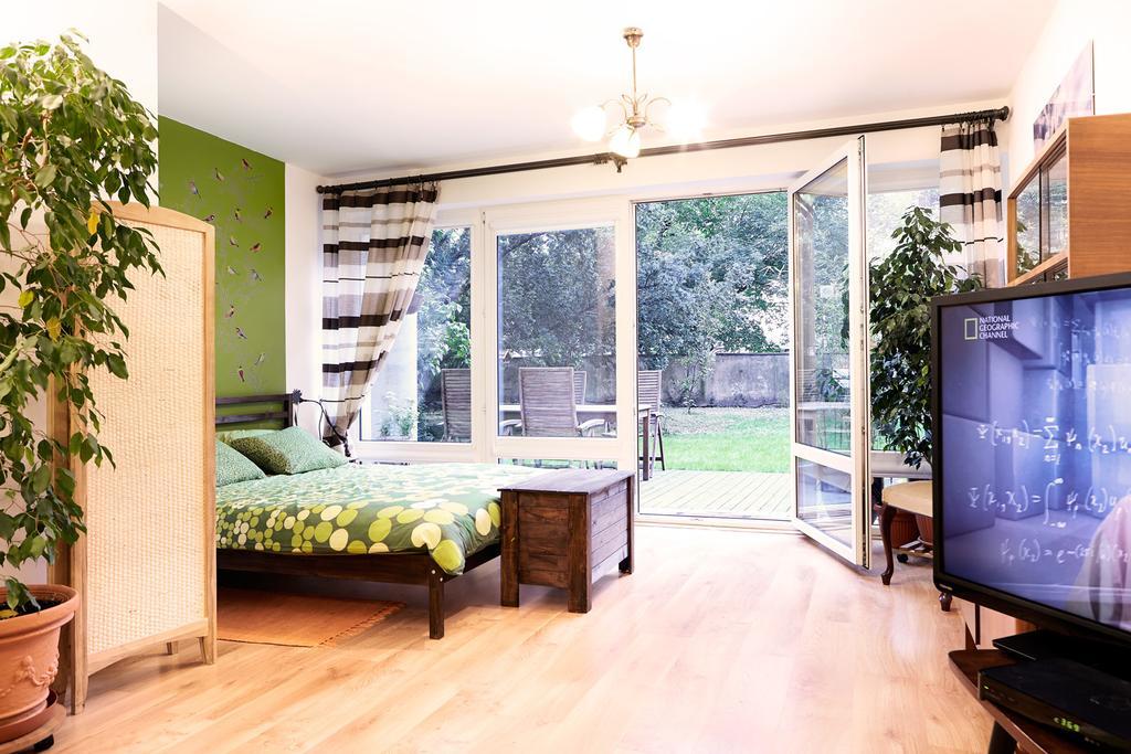 Lovely Garden Flat Near Royal Park Warsawa Ruang foto
