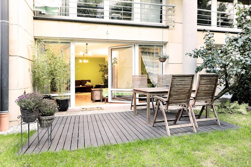 Lovely Garden Flat Near Royal Park Warsawa Ruang foto