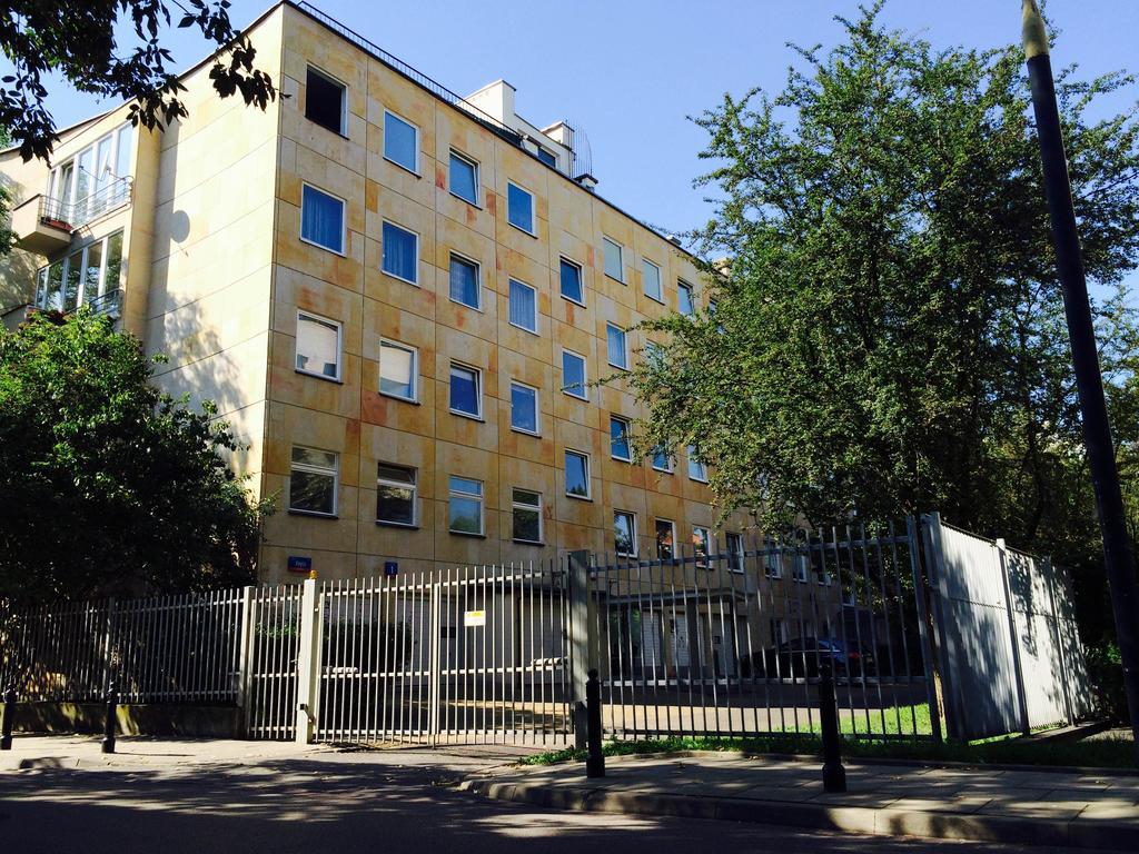 Lovely Garden Flat Near Royal Park Warsawa Bagian luar foto